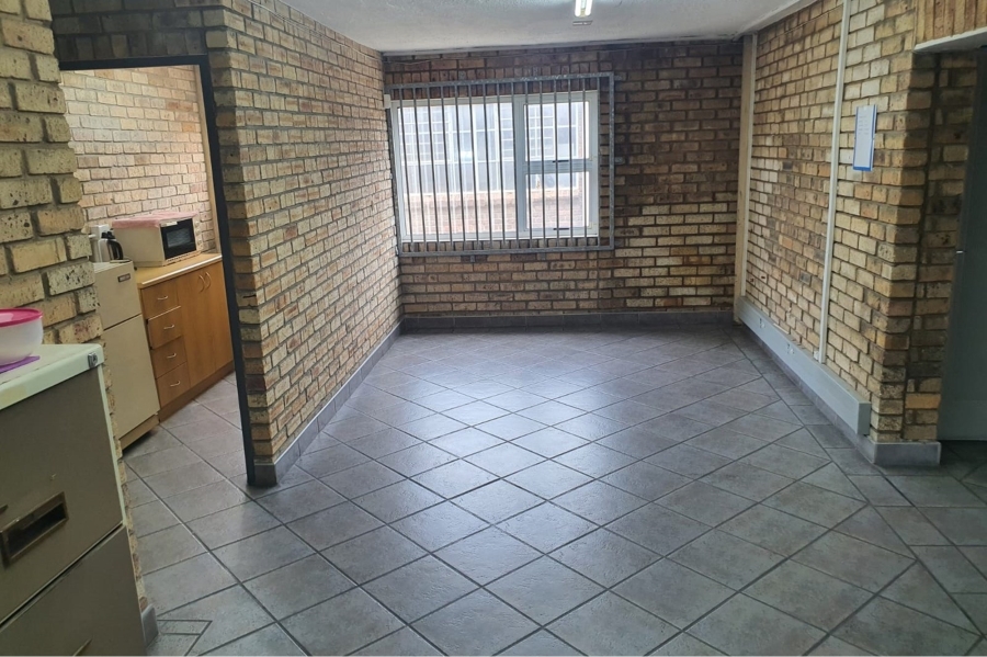 Commercial Property for Sale in Neave Industrial Eastern Cape